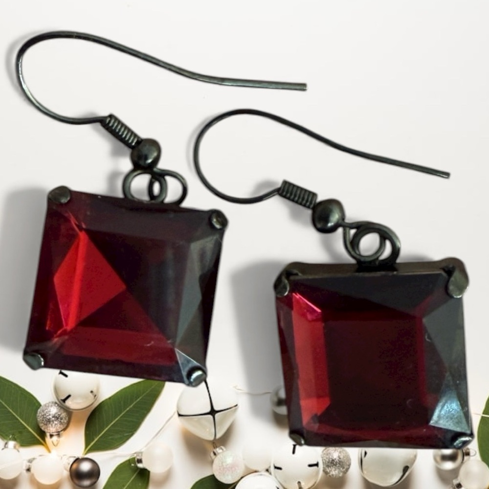 Fashion jewelry pierced dangling earrings red faux garnet Crystal metal vintage